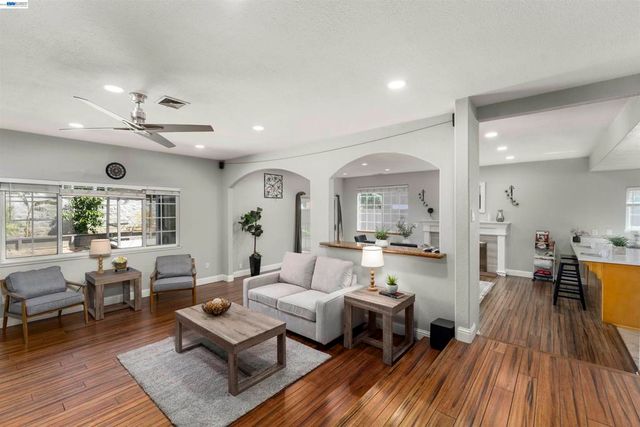 4852 Regents Park Ln, Fremont, CA 94538