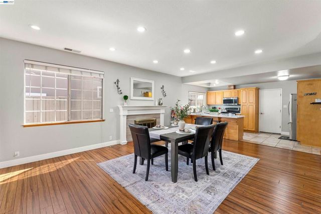 4852 Regents Park Ln, Fremont, CA 94538