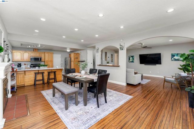 4852 Regents Park Ln, Fremont, CA 94538