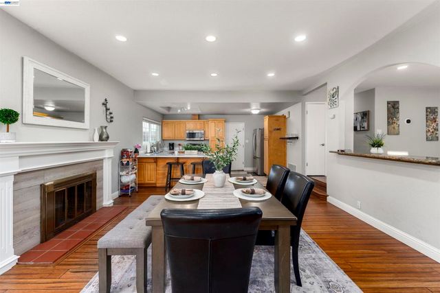 4852 Regents Park Ln, Fremont, CA 94538