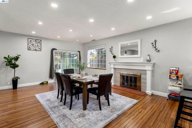 4852 Regents Park Ln, Fremont, CA 94538