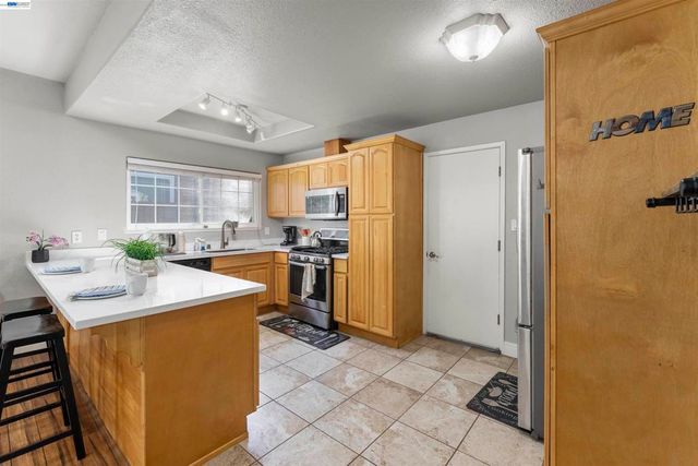 4852 Regents Park Ln, Fremont, CA 94538
