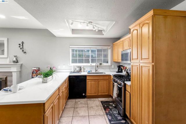 4852 Regents Park Ln, Fremont, CA 94538