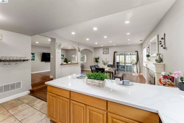 4852 Regents Park Ln, Fremont, CA 94538