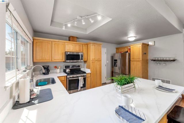 4852 Regents Park Ln, Fremont, CA 94538