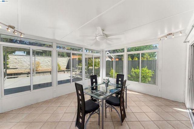 4852 Regents Park Ln, Fremont, CA 94538
