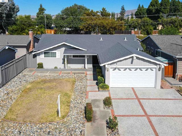 4852 Regents Park Ln, Fremont, CA 94538