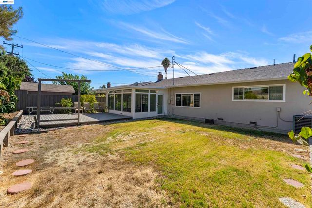 4852 Regents Park Ln, Fremont, CA 94538