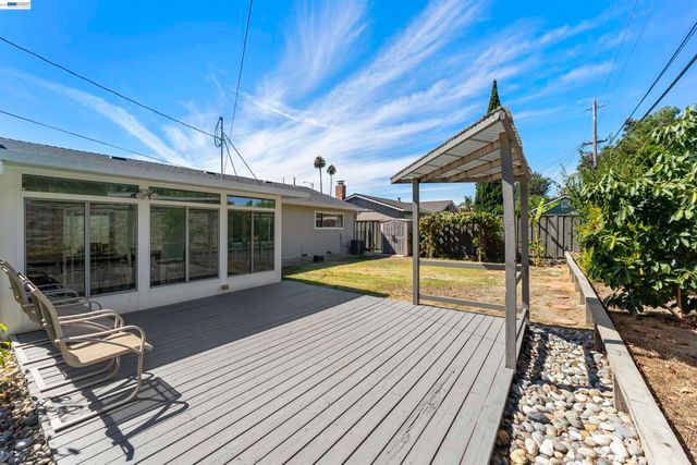 4852 Regents Park Ln, Fremont, CA 94538