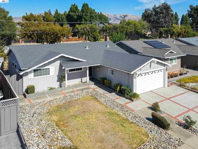 4852 Regents Park Ln, Fremont, CA 94538
