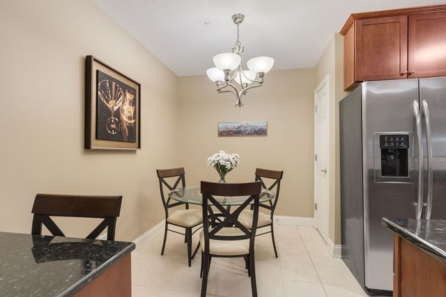 2700 Summit Drive 309, Glenview, IL 60025