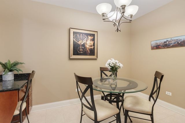 2700 Summit Drive 309, Glenview, IL 60025