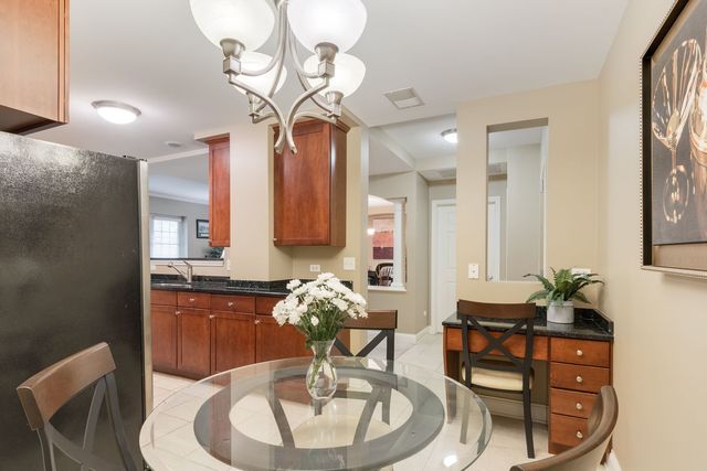 2700 Summit Drive 309, Glenview, IL 60025