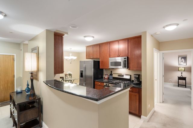 2700 Summit Drive 309, Glenview, IL 60025