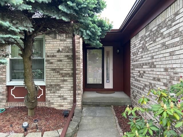 15720 Bono Drive, Clinton Township, MI 48038