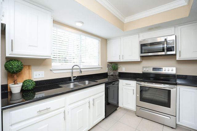 24 Rockfern Court, The Woodlands, TX 77380