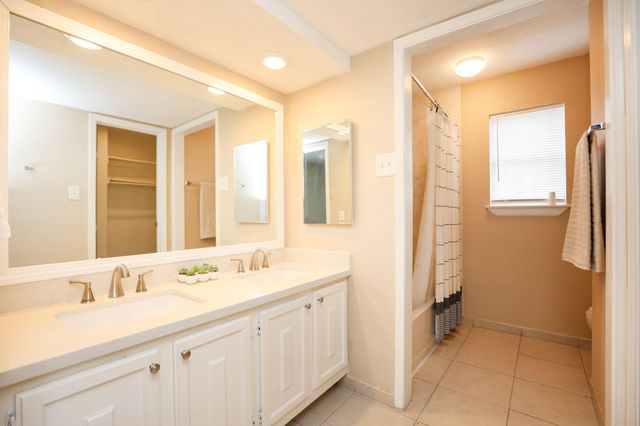 24 Rockfern Court, The Woodlands, TX 77380