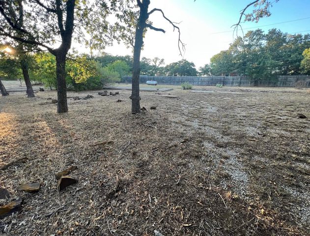 1102 Maple Drive, Bartonville, TX 76226