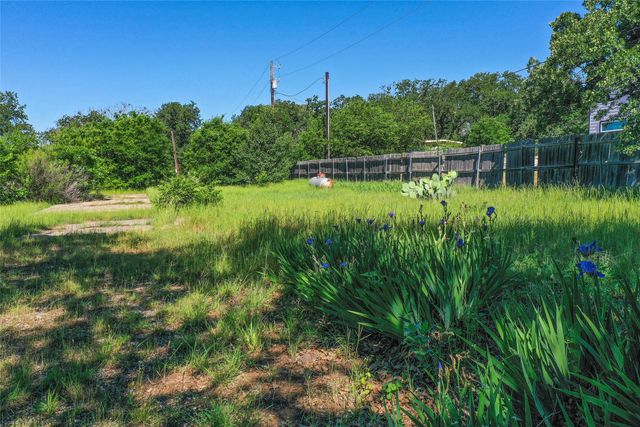 1102 Maple Drive, Bartonville, TX 76226