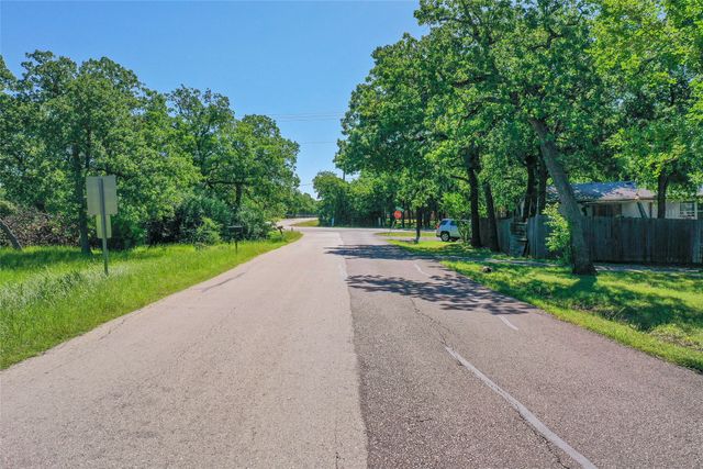 1102 Maple Drive, Bartonville, TX 76226