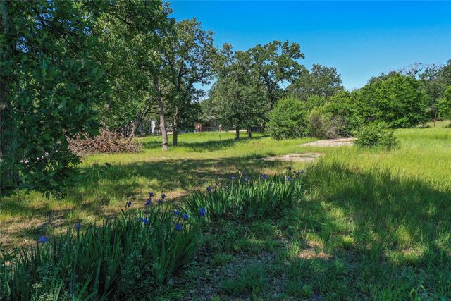 1102 Maple Drive, Bartonville, TX 76226