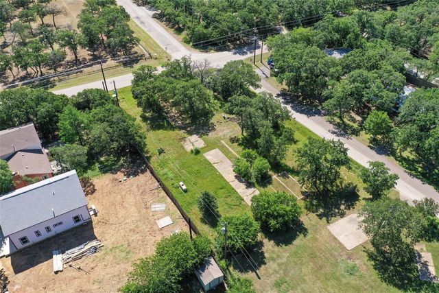 1102 Maple Drive, Bartonville, TX 76226