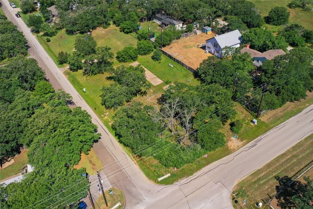 1102 Maple Drive, Bartonville, TX 76226