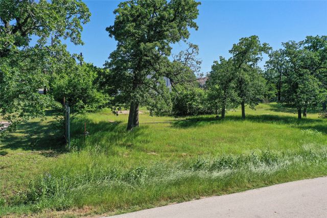 1102 Maple Drive, Bartonville, TX 76226