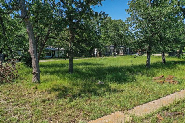 1102 Maple Drive, Bartonville, TX 76226