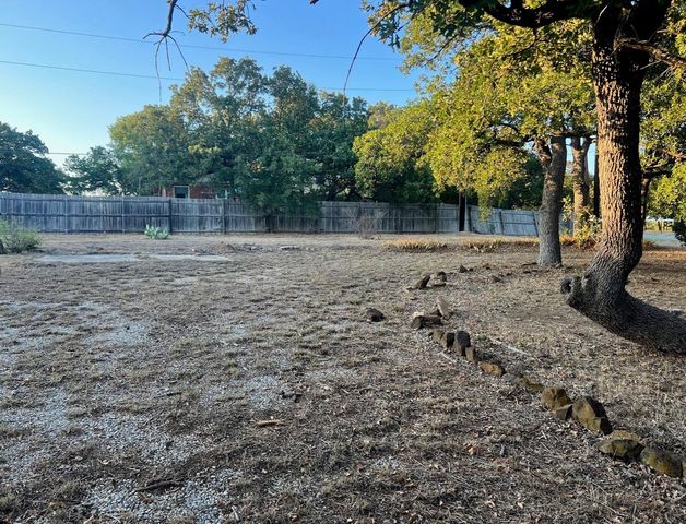 1102 Maple Drive, Bartonville, TX 76226