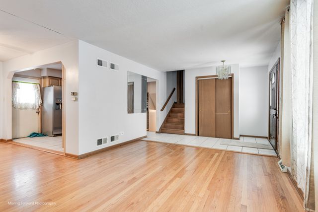 539 W Eggerding Drive, Addison, IL 60101