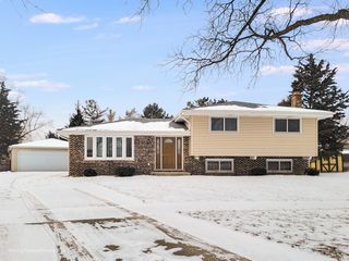 539 W Eggerding Drive, Addison, IL 60101