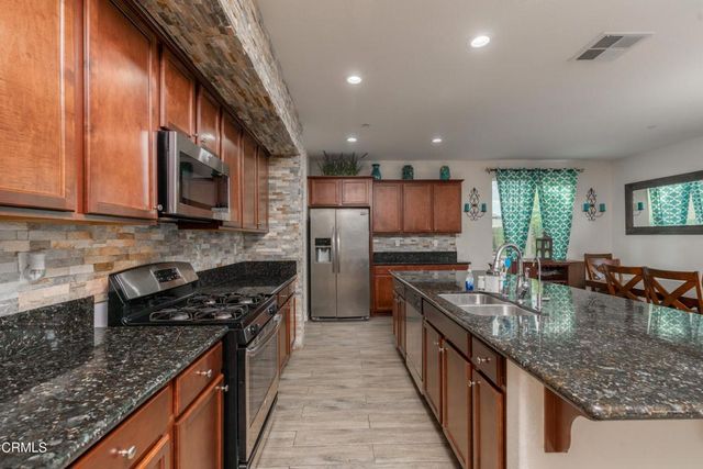 5128 Ederia Way, Bakersfield, CA 93313