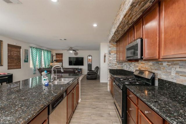 5128 Ederia Way, Bakersfield, CA 93313