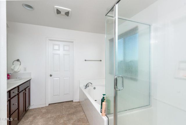 5128 Ederia Way, Bakersfield, CA 93313