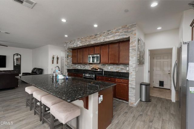 5128 Ederia Way, Bakersfield, CA 93313