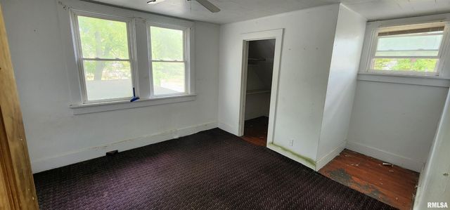 401 W ELLIOTT Avenue, Springfield, IL 62702