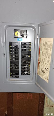 401 W ELLIOTT Avenue, Springfield, IL 62702