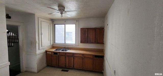 401 W ELLIOTT Avenue, Springfield, IL 62702