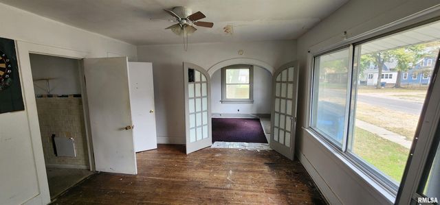 401 W ELLIOTT Avenue, Springfield, IL 62702