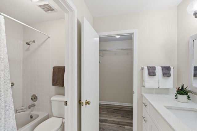201 Riverstone Ct, Nashville, TN 37214