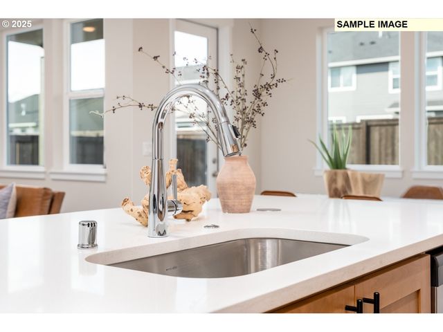 207 N 89TH Loop 242, Ridgefield, WA 98642