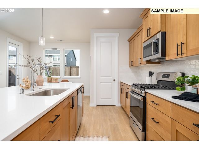 207 N 89TH Loop 242, Ridgefield, WA 98642