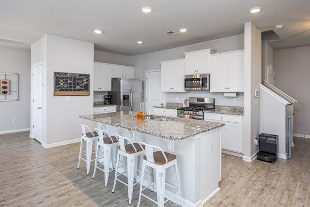 717 Prominence Rd, Columbia, TN 38401