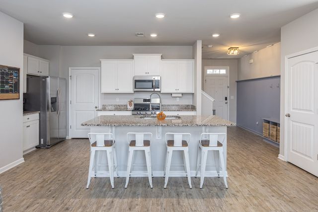 717 Prominence Rd, Columbia, TN 38401