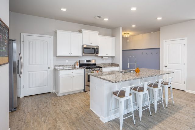 717 Prominence Rd, Columbia, TN 38401