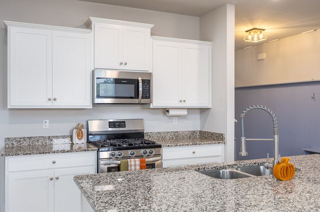 717 Prominence Rd, Columbia, TN 38401