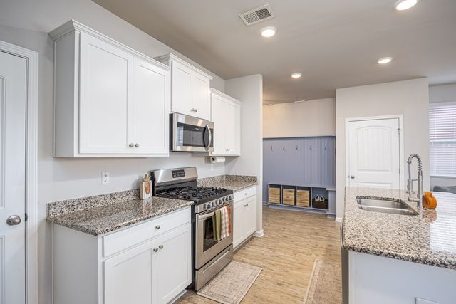 717 Prominence Rd, Columbia, TN 38401