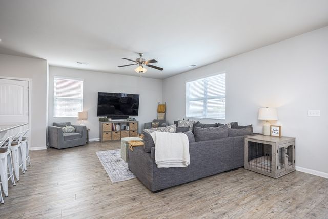 717 Prominence Rd, Columbia, TN 38401