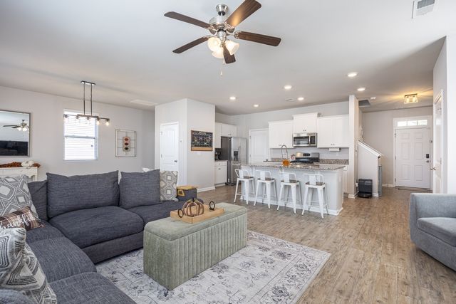 717 Prominence Rd, Columbia, TN 38401